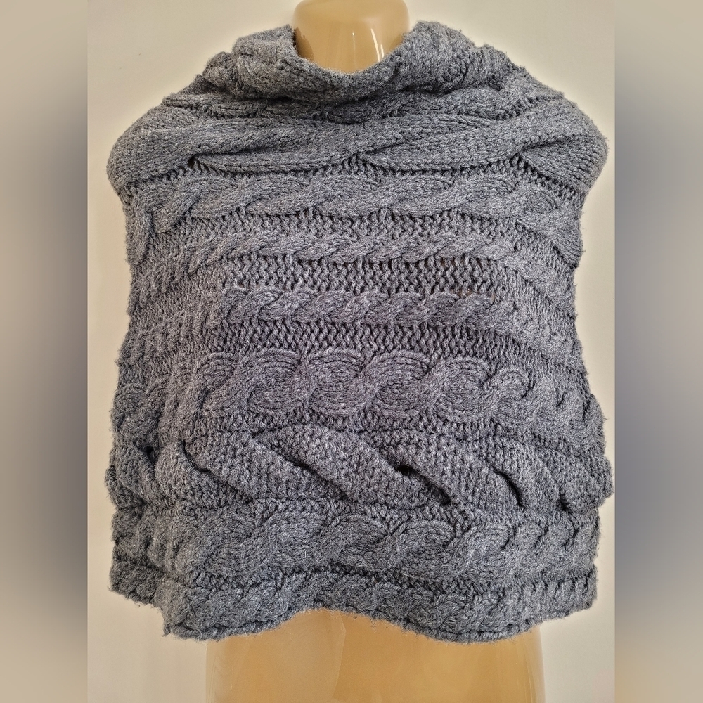 NWOT Gray Cable Knit sweater